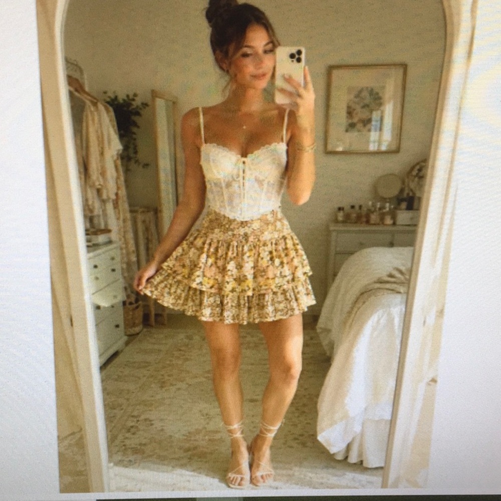 AE/2 TONE FLORAL RUFFLE TIERED SKORT
